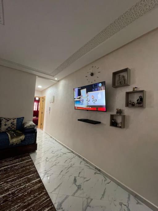 Lovely Near Super Market Parking Wifi Ac Apartment *